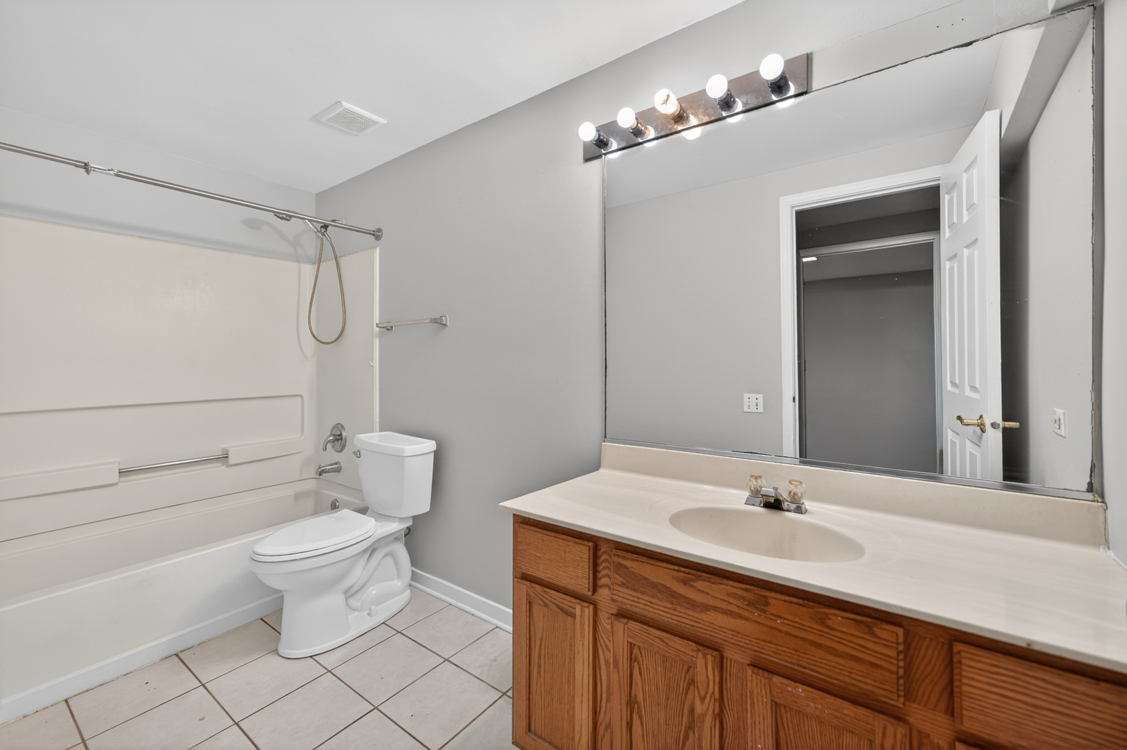 1051 Delta Drive, Elgin, IL 60123