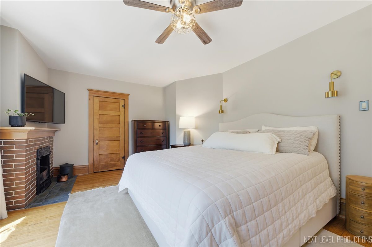 132 S Wright Street, Naperville, IL 60540