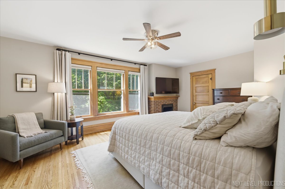 132 S Wright Street, Naperville, IL 60540