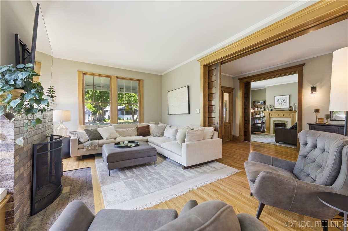 132 S Wright Street, Naperville, IL 60540