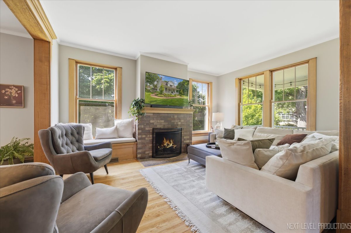 132 S Wright Street, Naperville, IL 60540