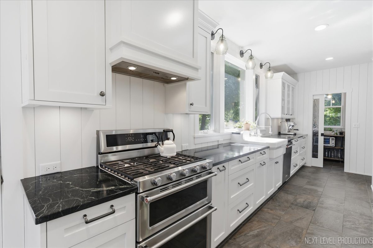 132 S Wright Street, Naperville, IL 60540