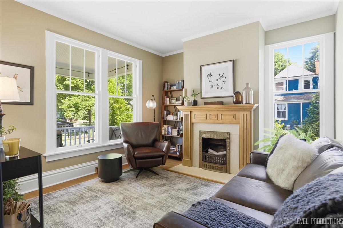132 S Wright Street, Naperville, IL 60540