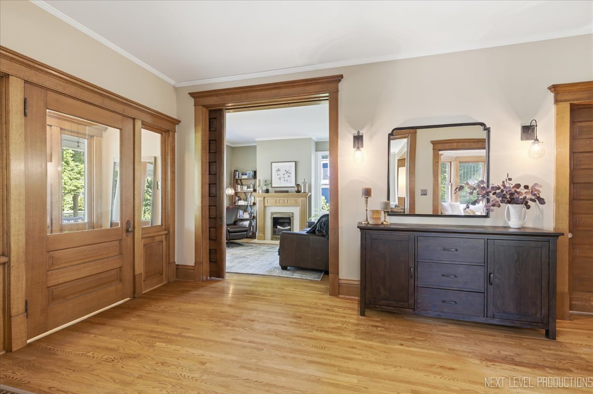 132 S Wright Street, Naperville, IL 60540