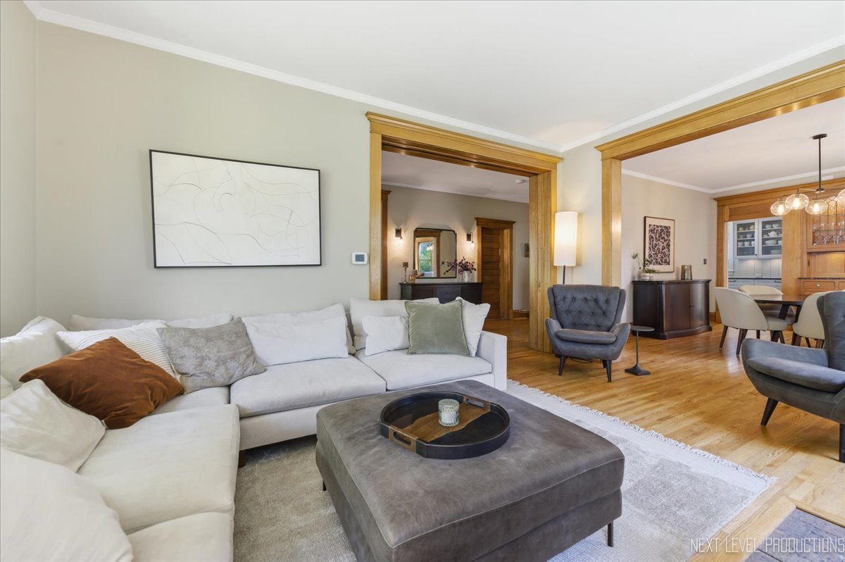 132 S Wright Street, Naperville, IL 60540