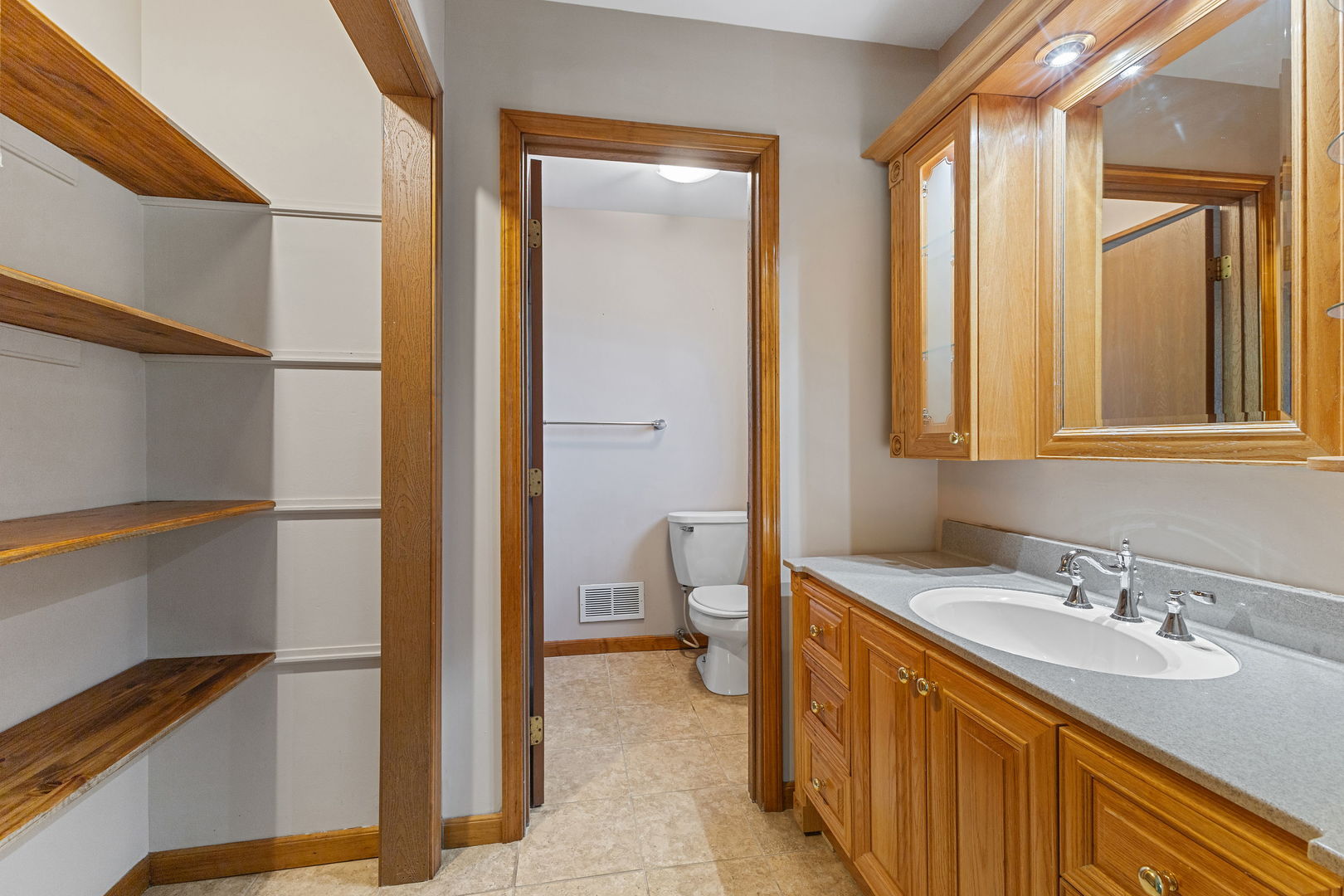 11716 S Black Forest Lane, Palos Park, IL 60464