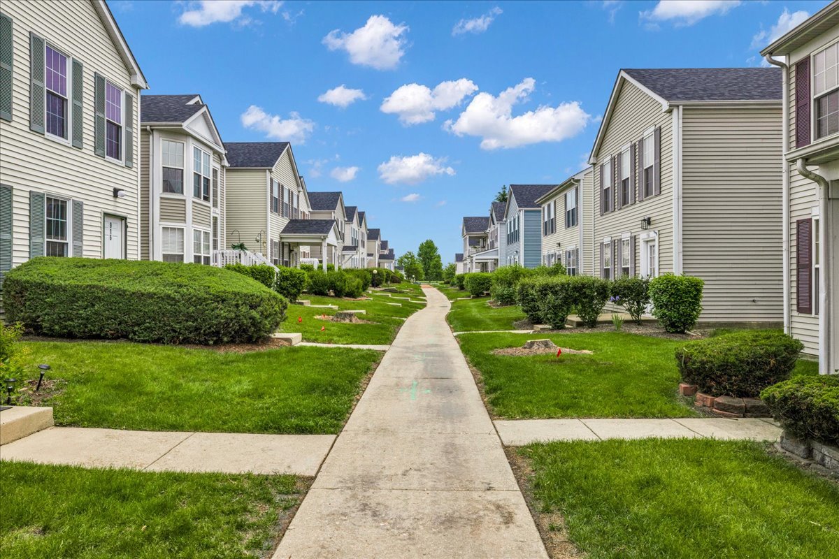 943 Four Seasons Boulevard #943, Aurora, IL 60504