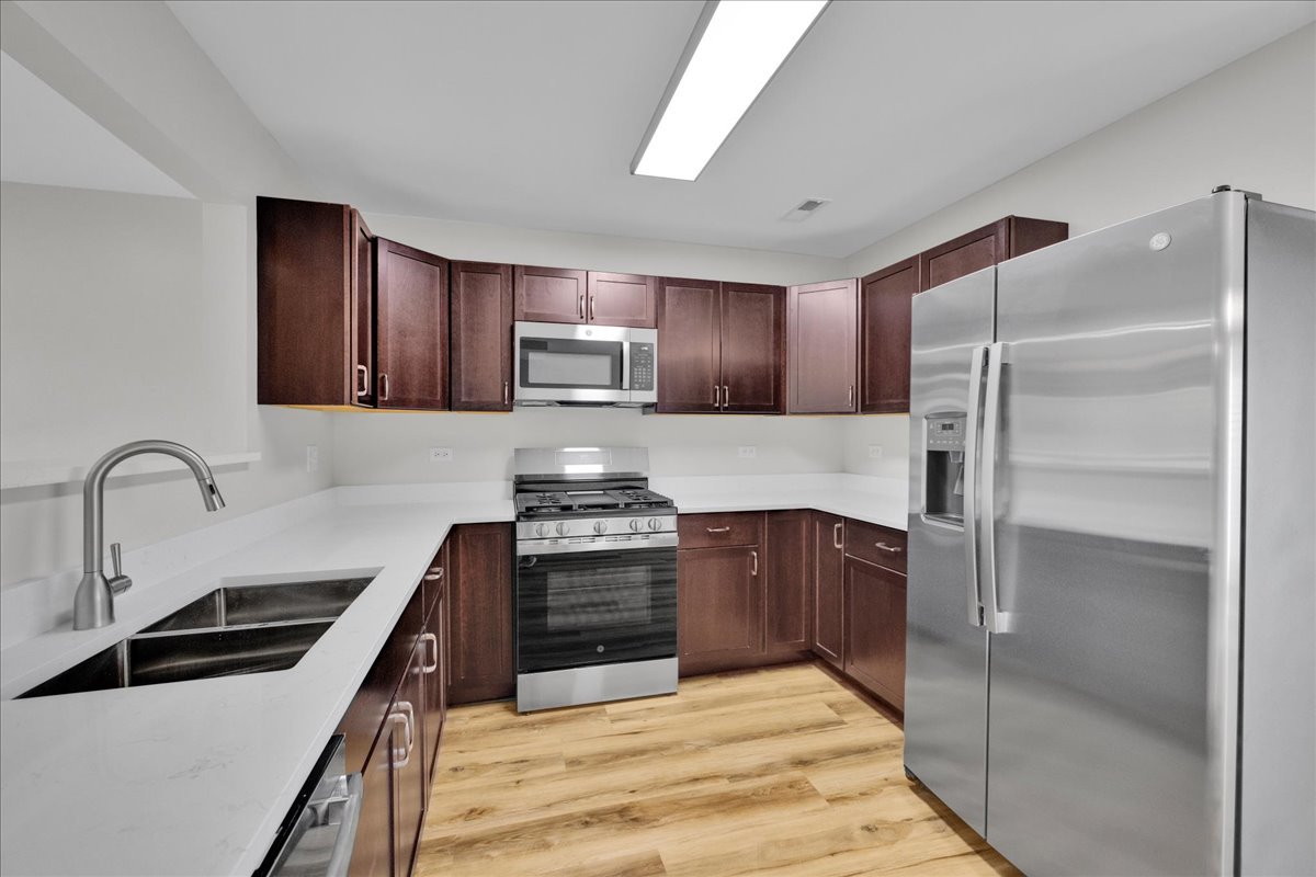 943 Four Seasons Boulevard #943, Aurora, IL 60504