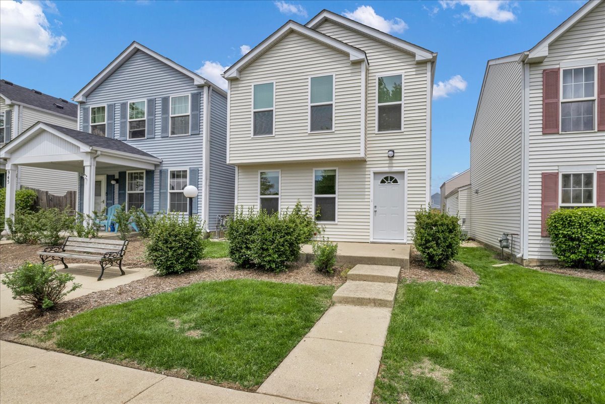 943 Four Seasons Boulevard #943, Aurora, IL 60504