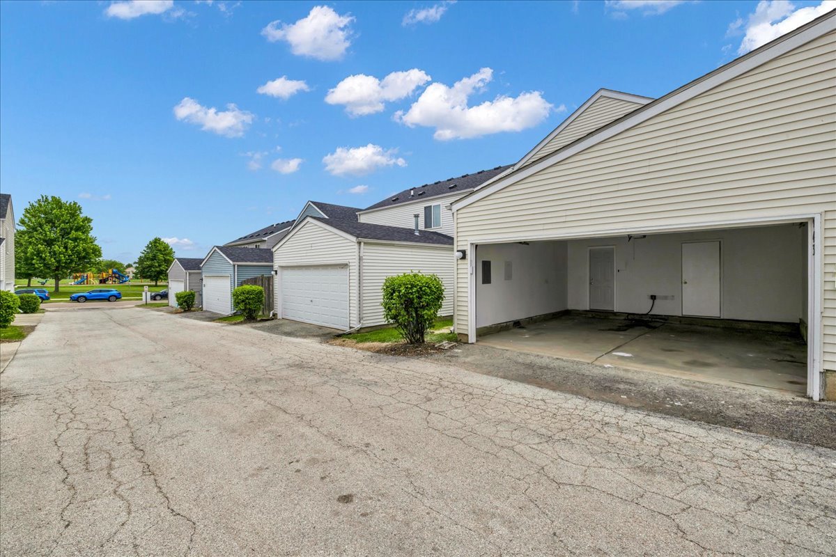 943 Four Seasons Boulevard #943, Aurora, IL 60504
