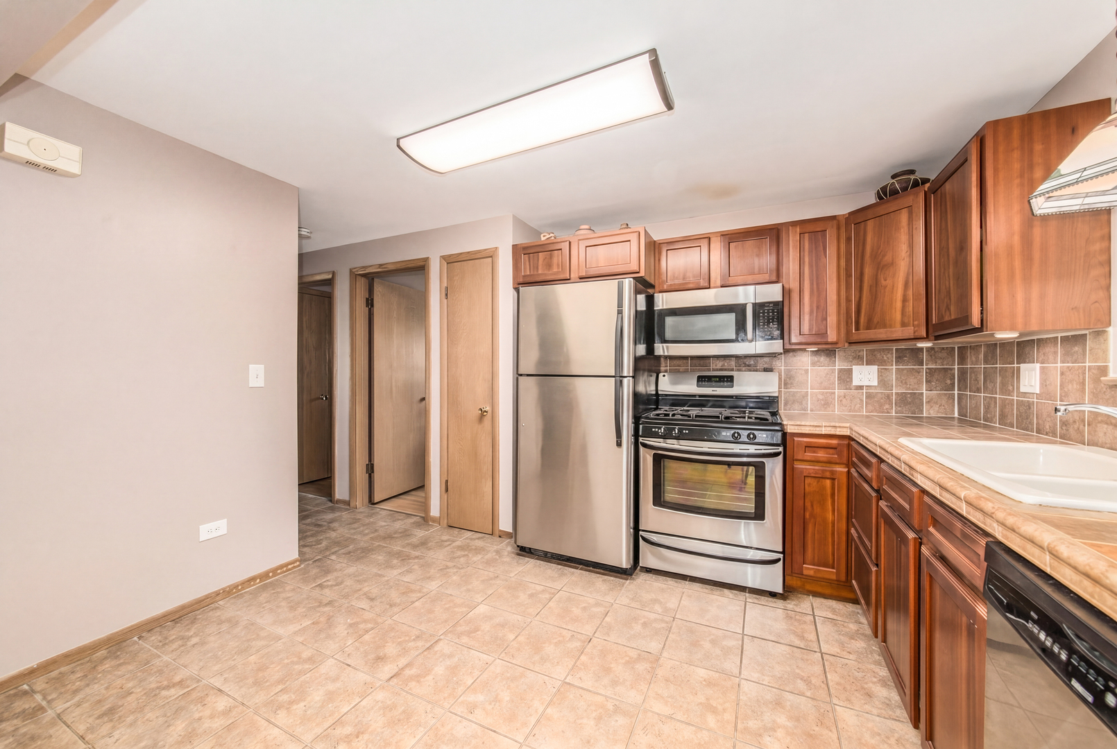 6811 N Olmsted Avenue #106, Chicago, IL 60631