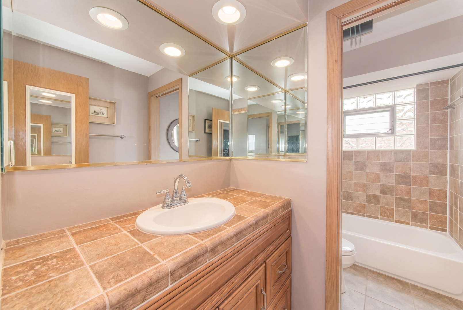 6811 N Olmsted Avenue #106, Chicago, IL 60631