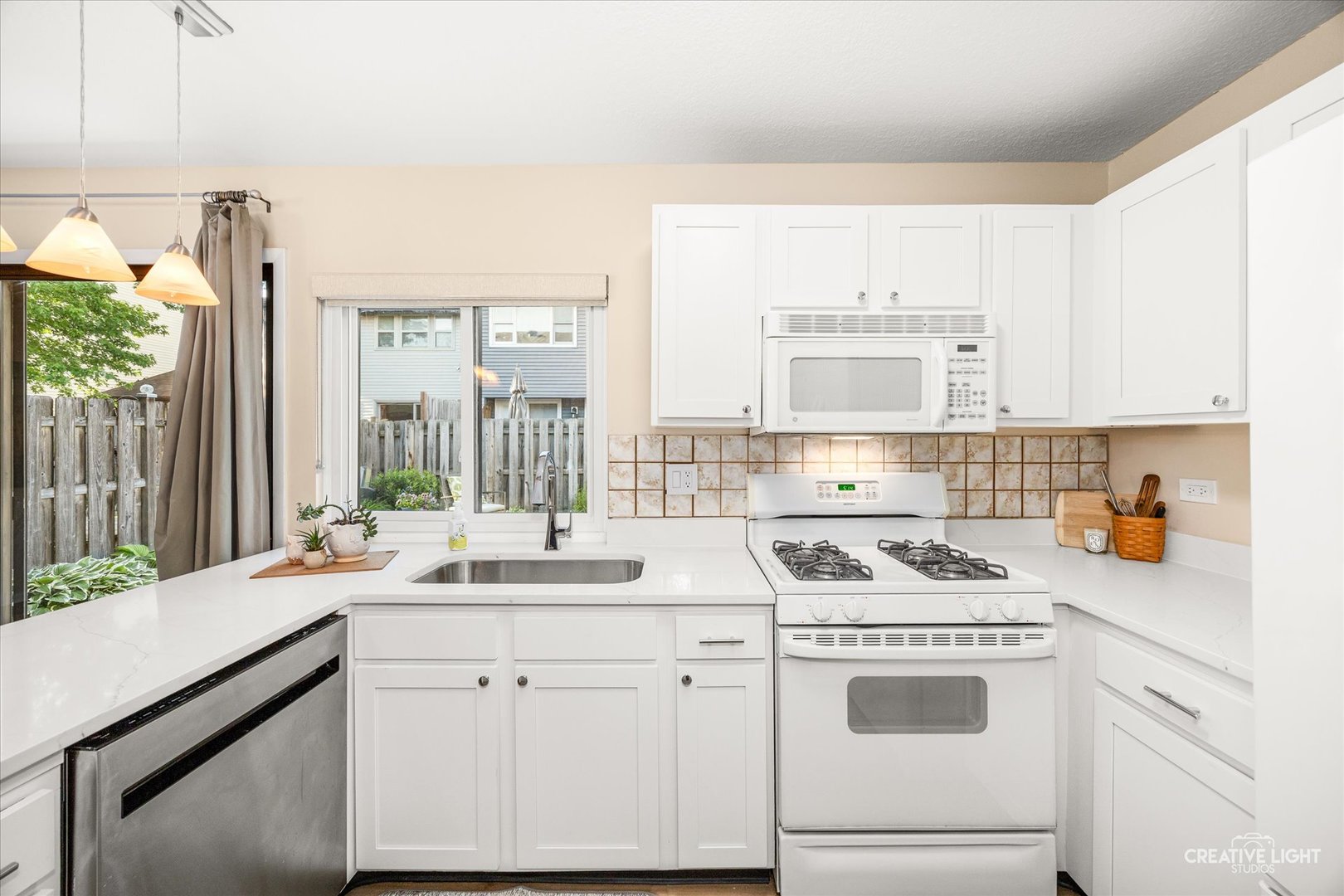 30W056 Buckthorn Court, Warrenville, IL 60555