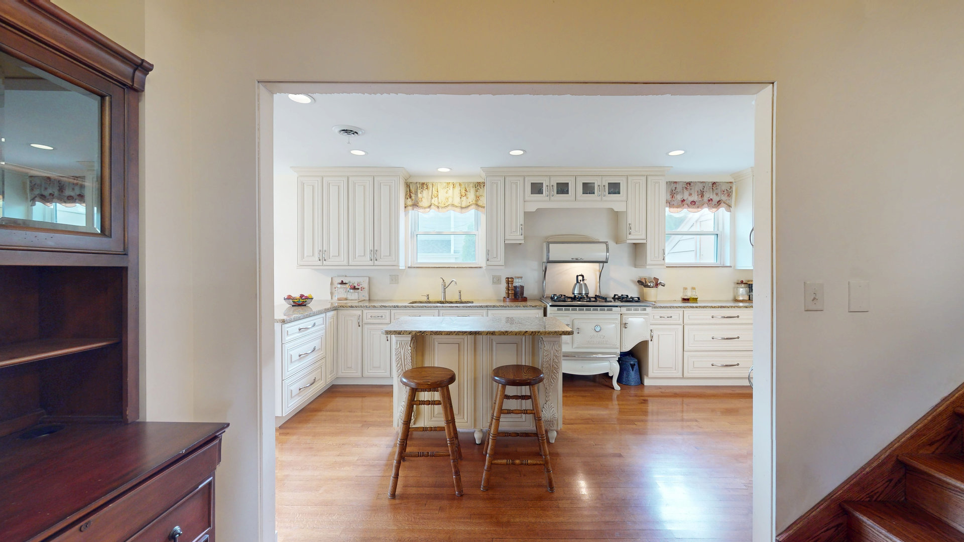 315 E Union Avenue, Wheaton, IL 60187