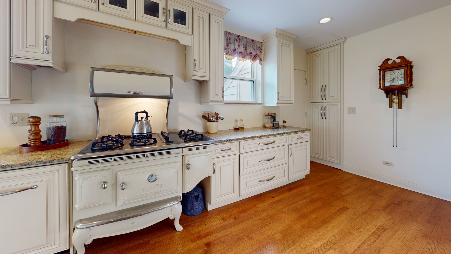 315 E Union Avenue, Wheaton, IL 60187