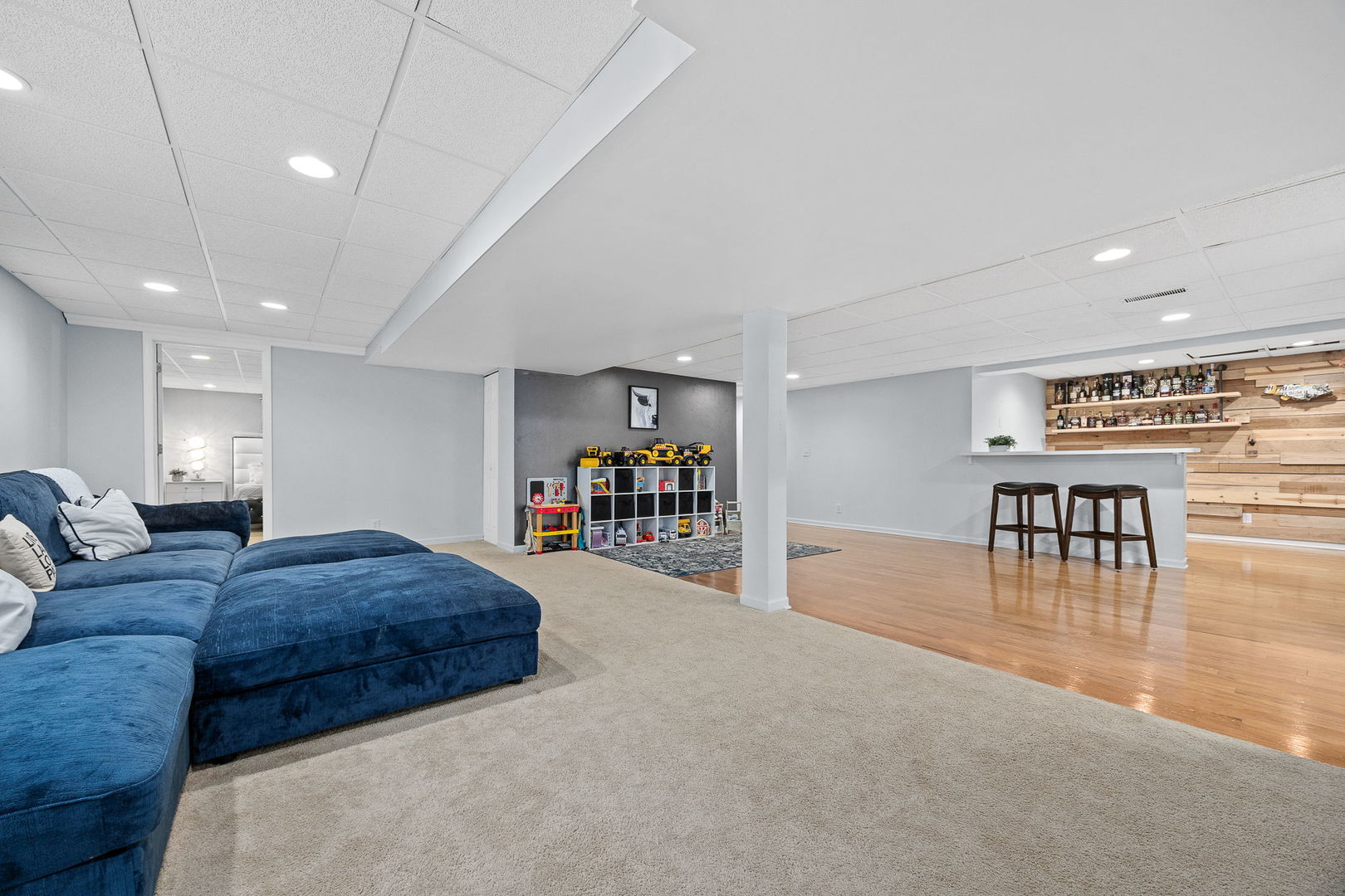 1680 Logan Street, Roselle, IL 60172