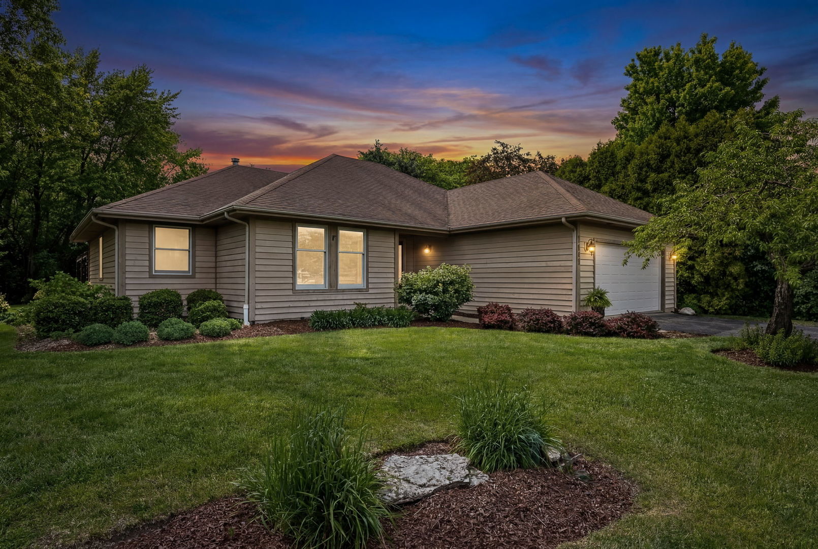 1680 Logan Street, Roselle, IL 60172