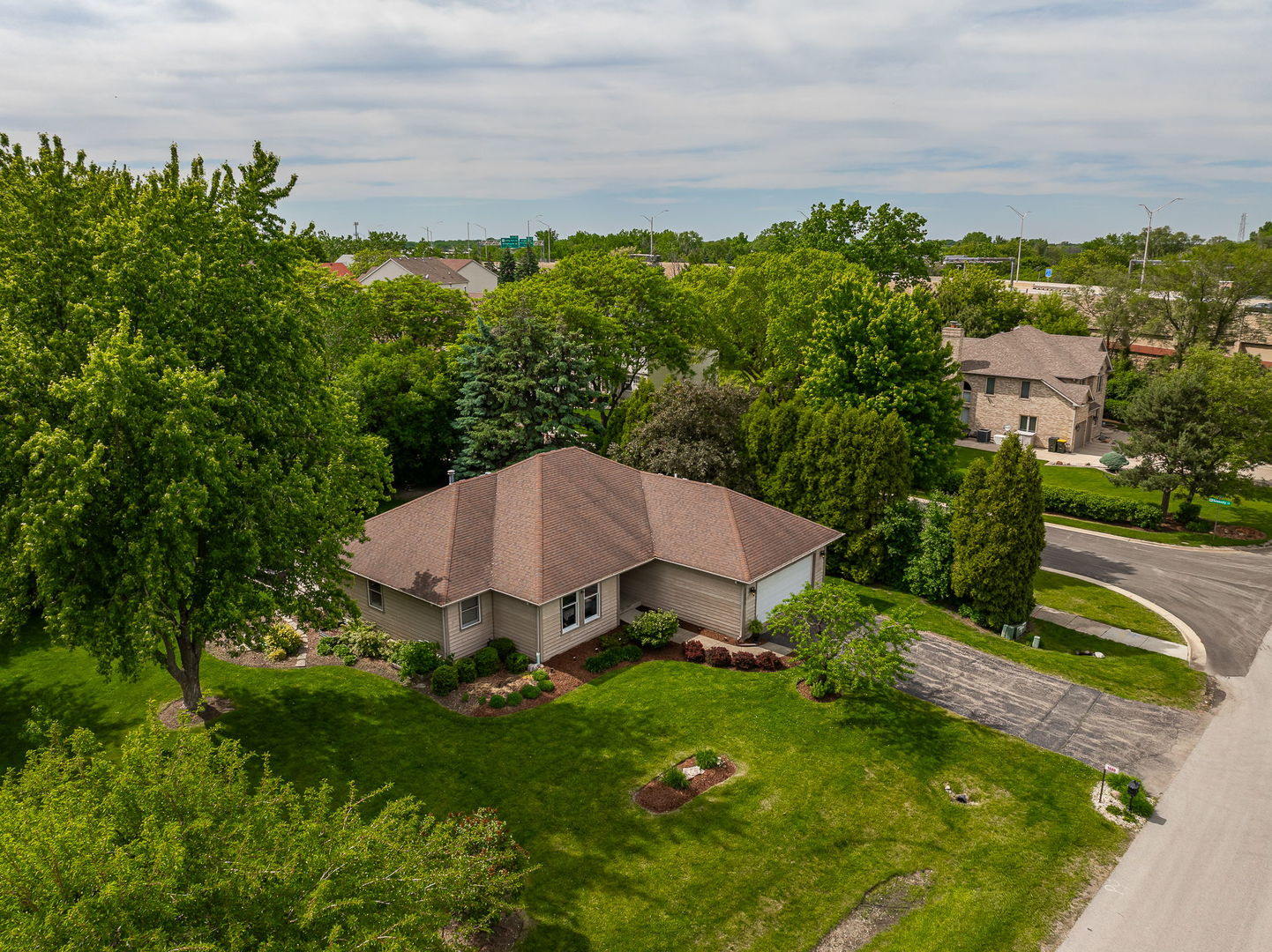 1680 Logan Street, Roselle, IL 60172