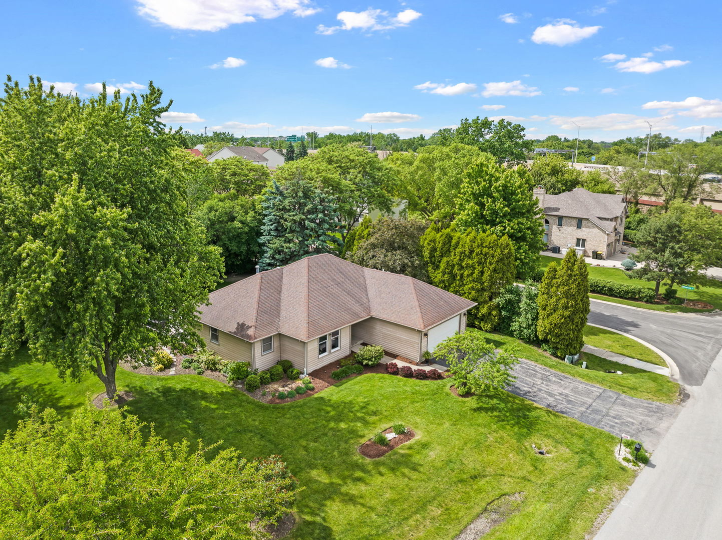 1680 Logan Street, Roselle, IL 60172