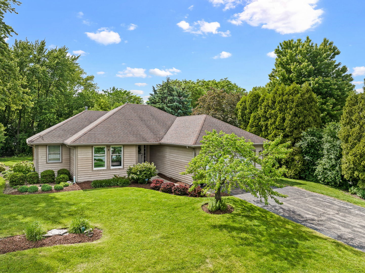 1680 Logan Street, Roselle, IL 60172