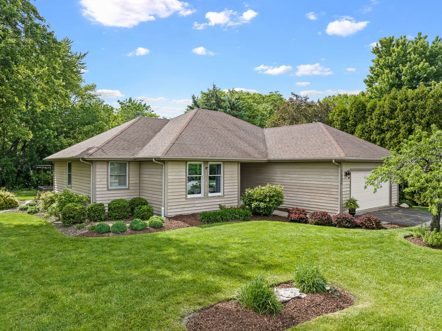 1680 Logan Street, Roselle, IL 60172