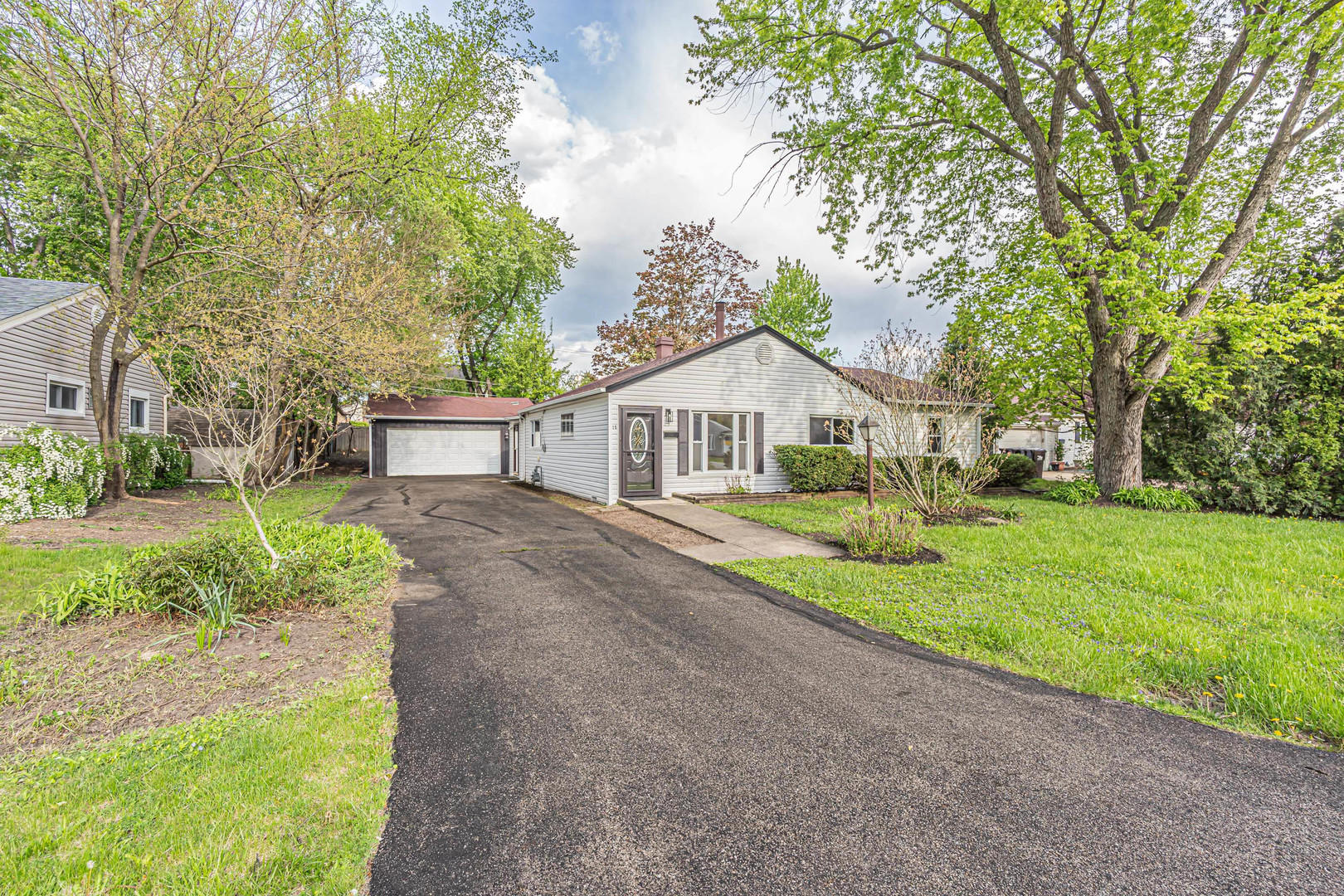 15 Johnathan Road, Lake Zurich, IL 60047