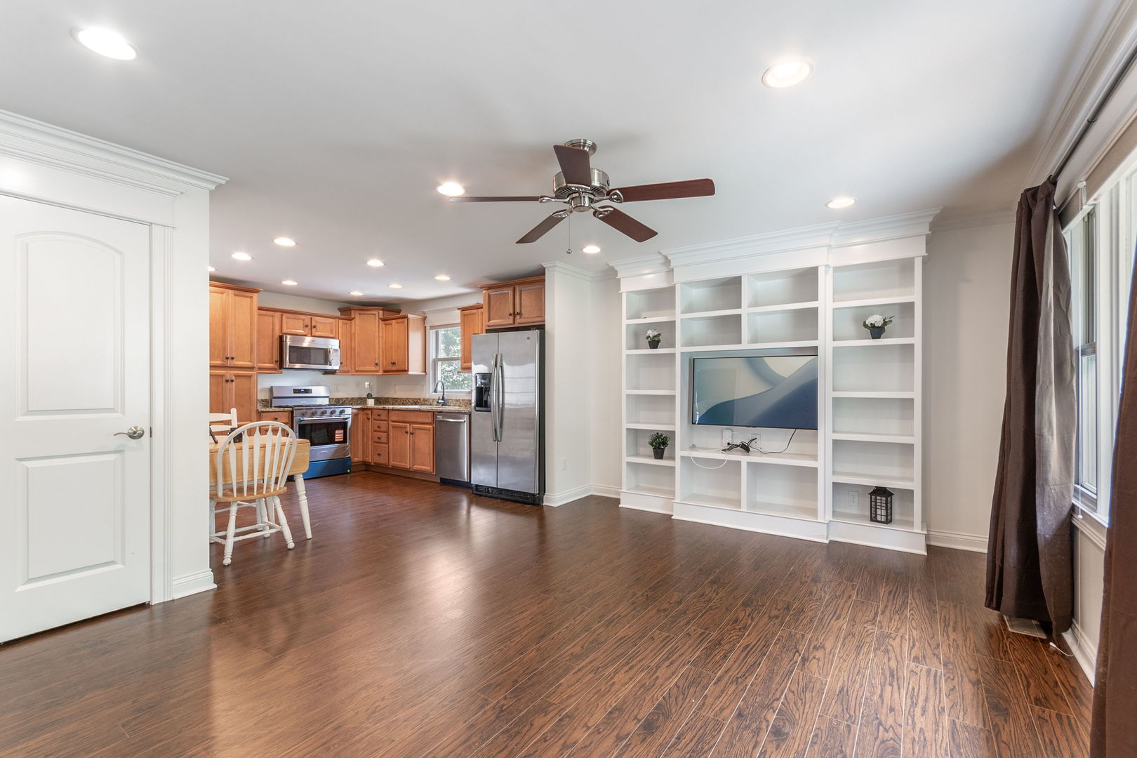 428 Ingleside Avenue, Aurora, IL 60506