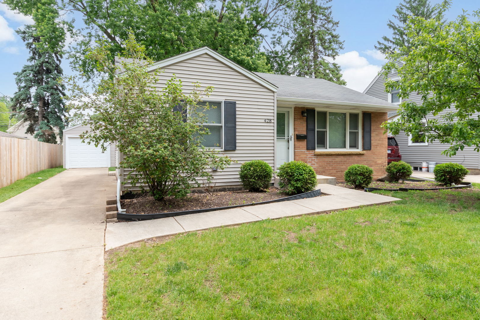428 Ingleside Avenue, Aurora, IL 60506
