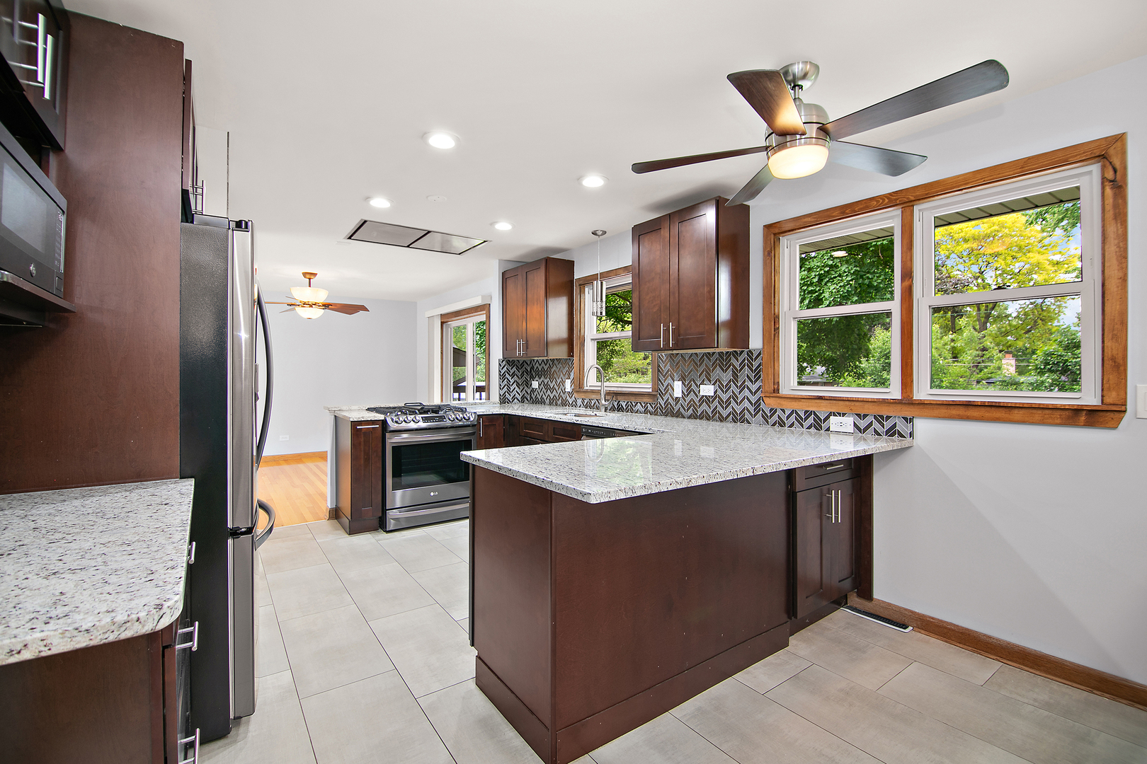 9225 S 86th Avenue, Hickory Hills, IL 60457