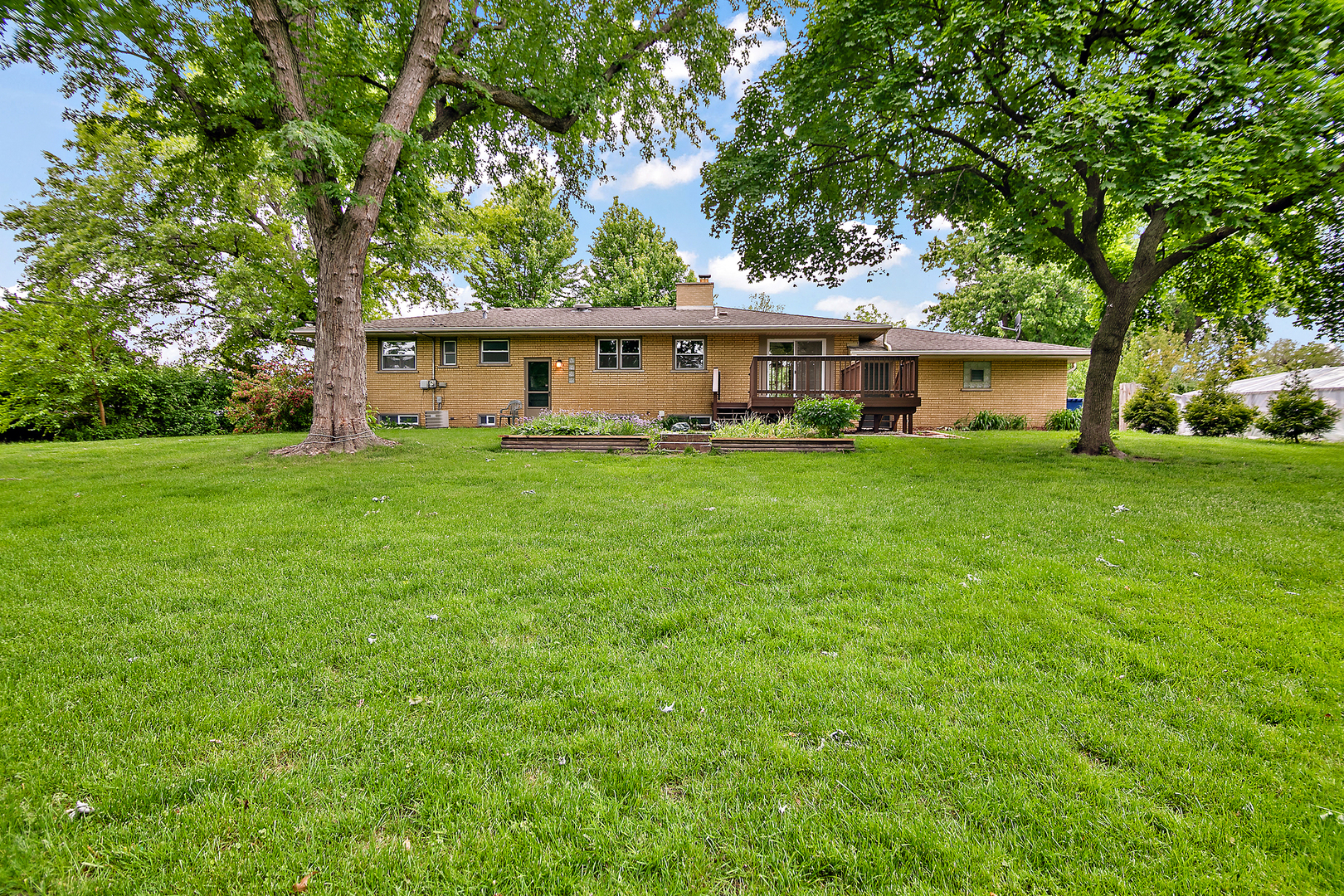 9225 S 86th Avenue, Hickory Hills, IL 60457