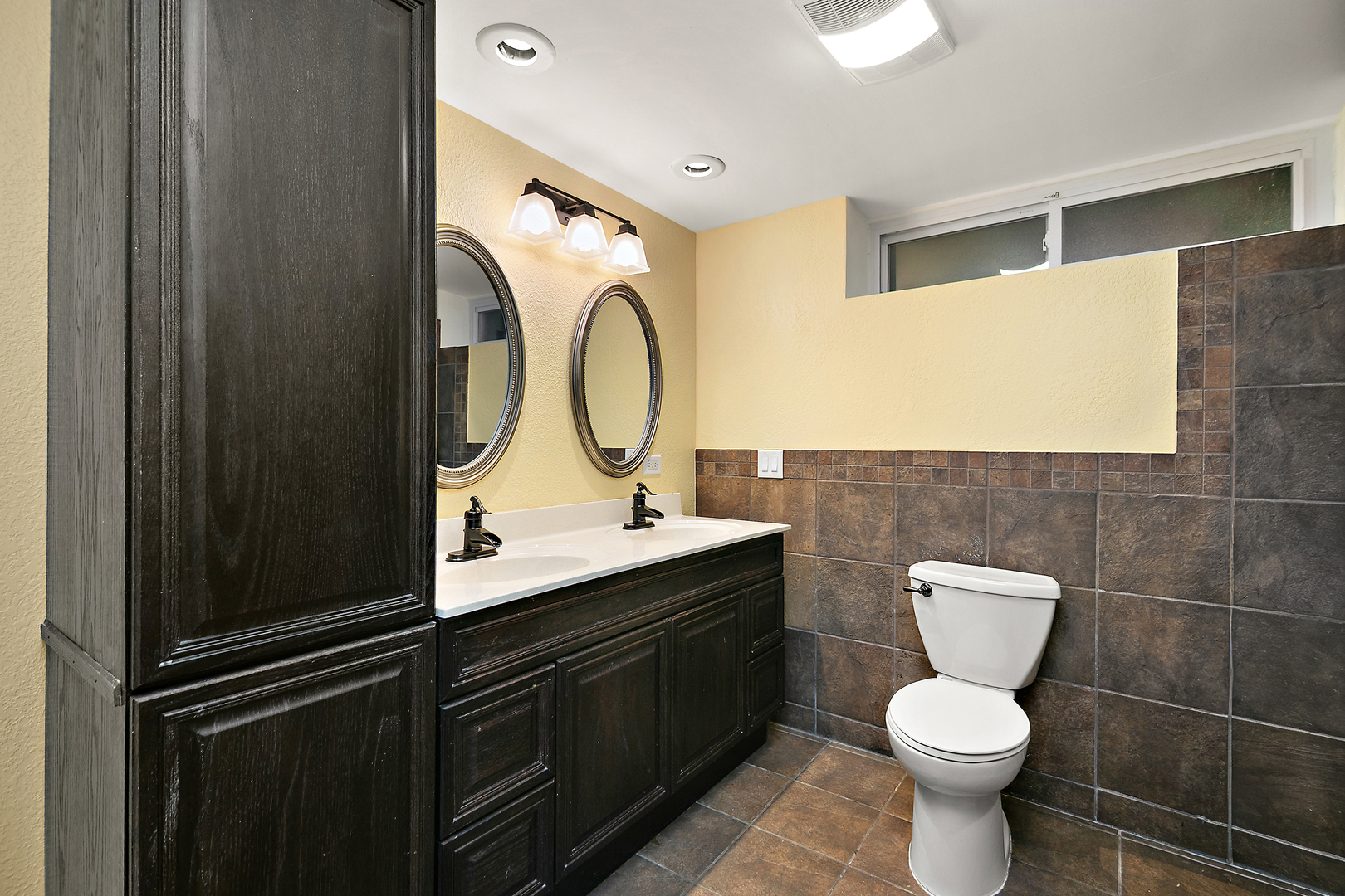 9225 S 86th Avenue, Hickory Hills, IL 60457