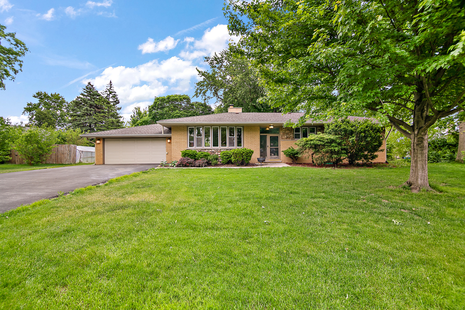 9225 S 86th Avenue, Hickory Hills, IL 60457