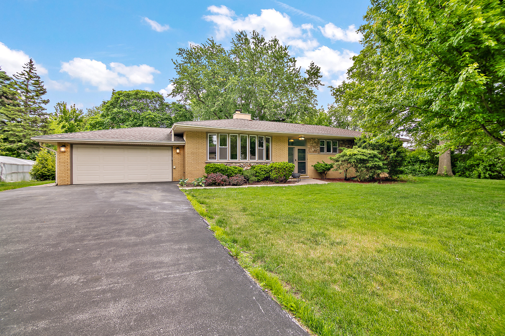 9225 S 86th Avenue, Hickory Hills, IL 60457