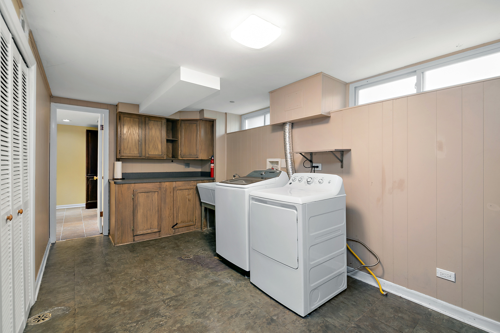9225 S 86th Avenue, Hickory Hills, IL 60457