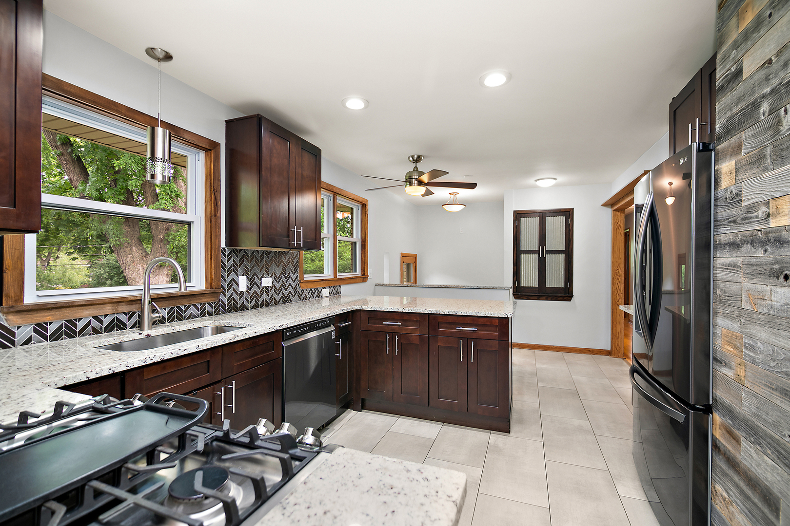 9225 S 86th Avenue, Hickory Hills, IL 60457