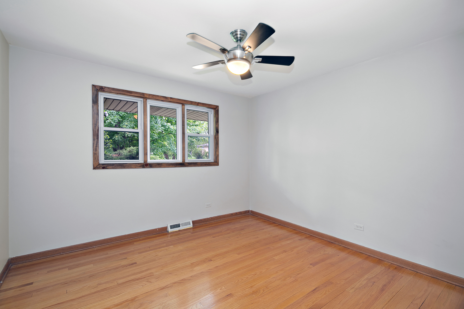 9225 S 86th Avenue, Hickory Hills, IL 60457