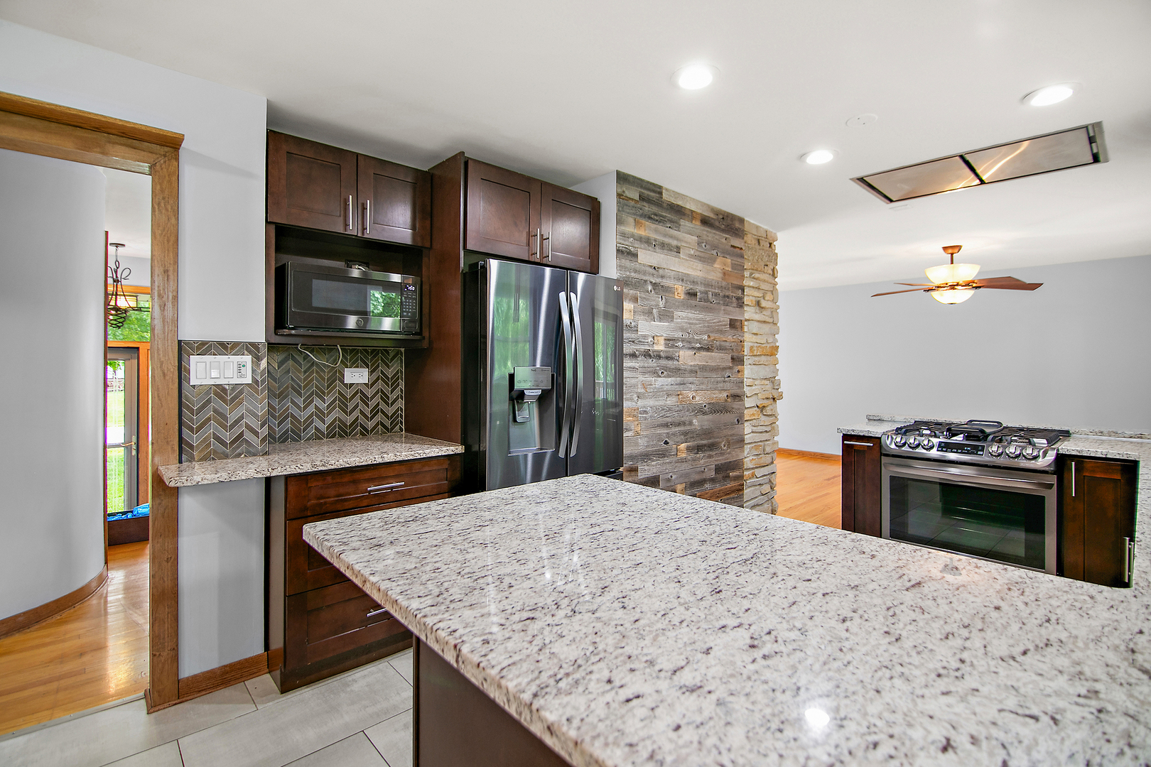 9225 S 86th Avenue, Hickory Hills, IL 60457