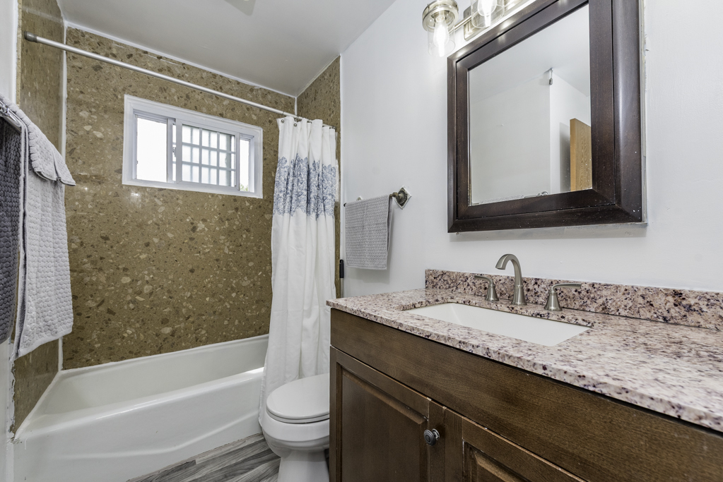 3332 N Lewis Avenue, Waukegan, IL 60087