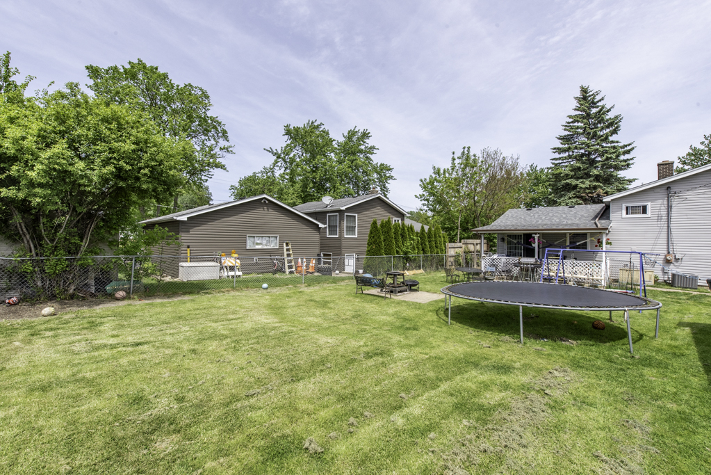 3332 N Lewis Avenue, Waukegan, IL 60087