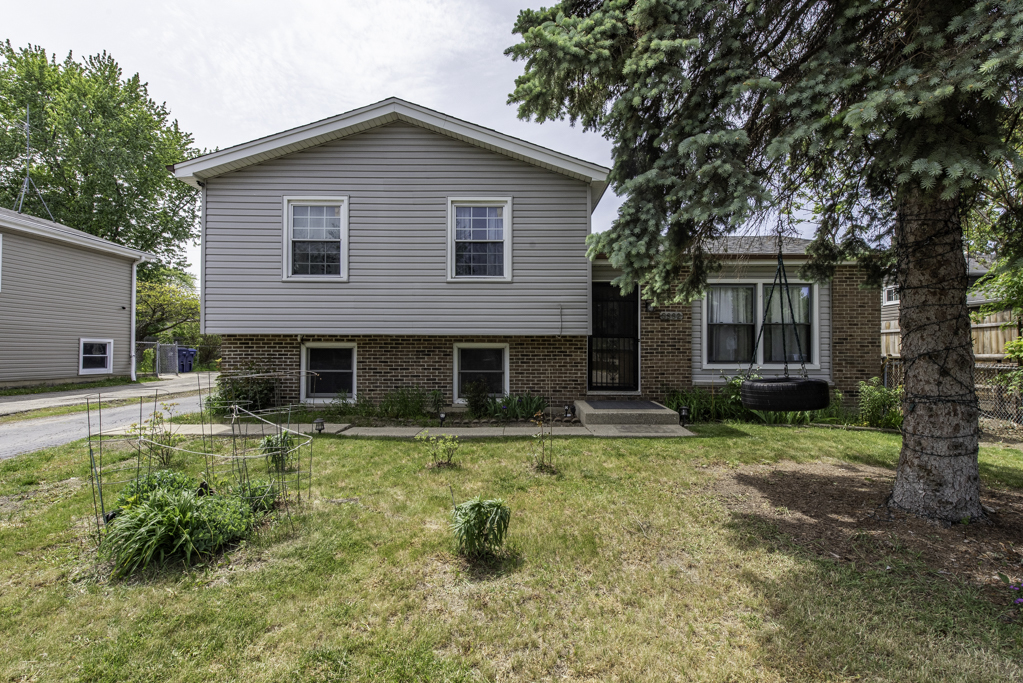 3332 N Lewis Avenue, Waukegan, IL 60087