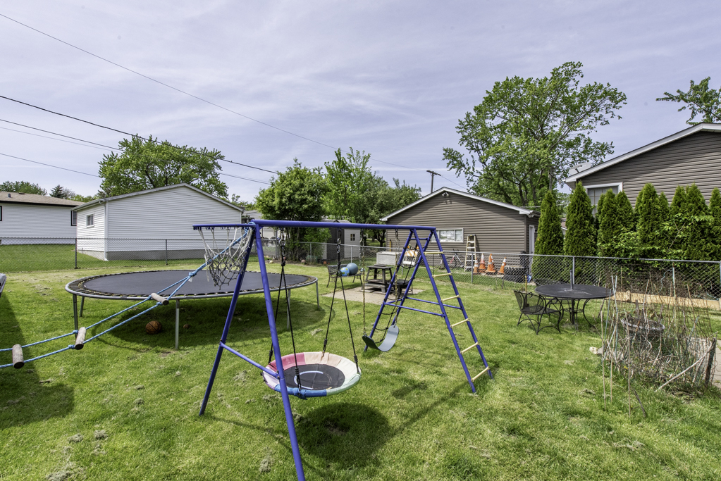 3332 N Lewis Avenue, Waukegan, IL 60087