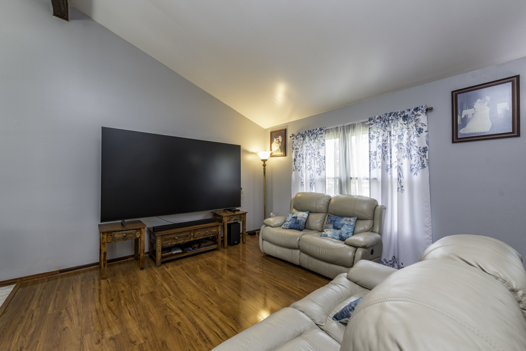 3332 N Lewis Avenue, Waukegan, IL 60087