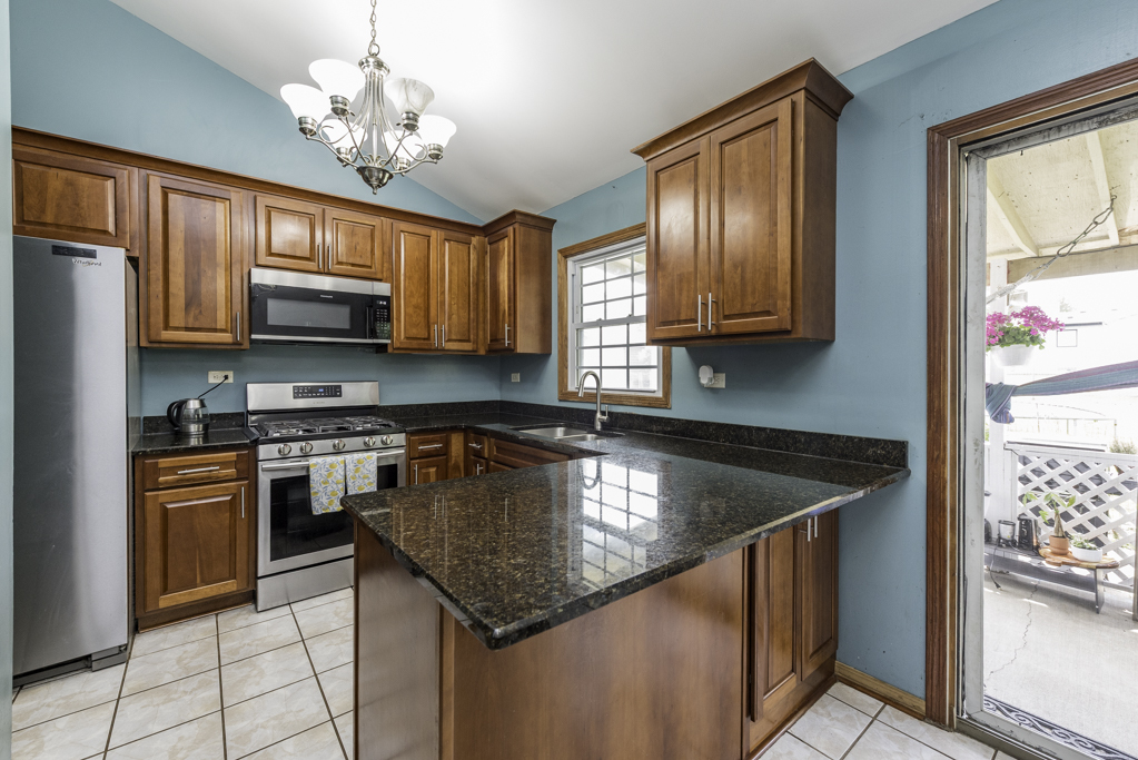 3332 N Lewis Avenue, Waukegan, IL 60087