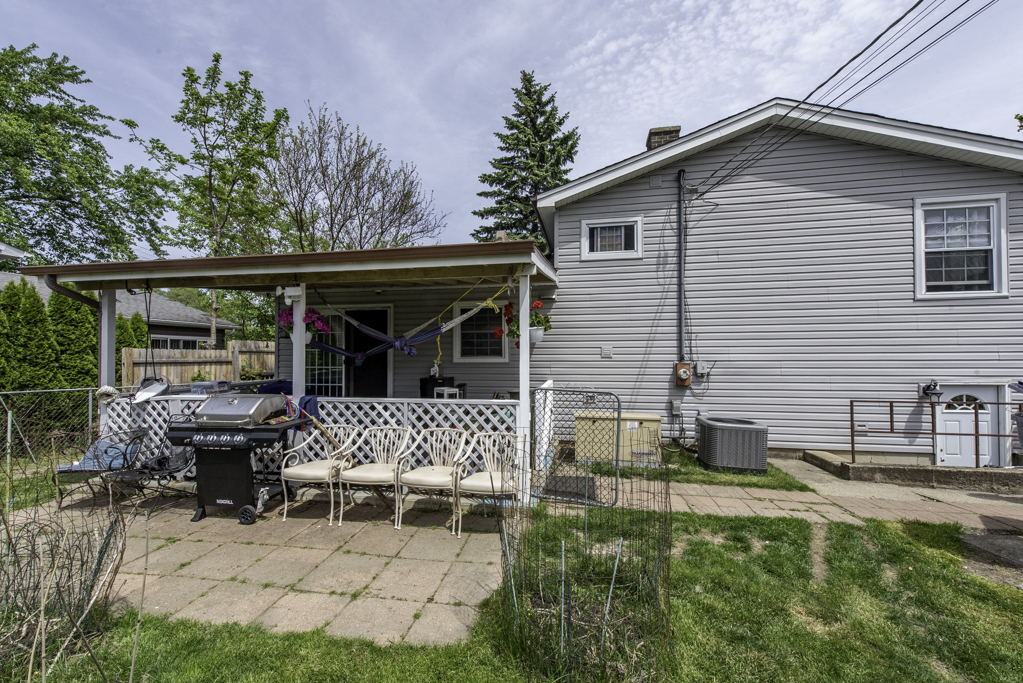 3332 N Lewis Avenue, Waukegan, IL 60087