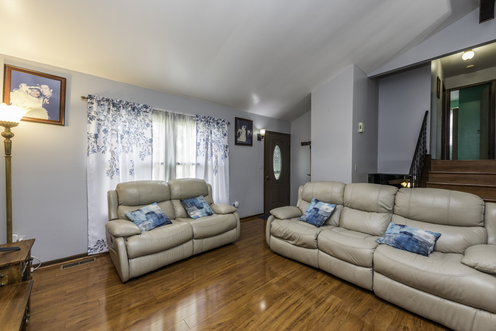 3332 N Lewis Avenue, Waukegan, IL 60087