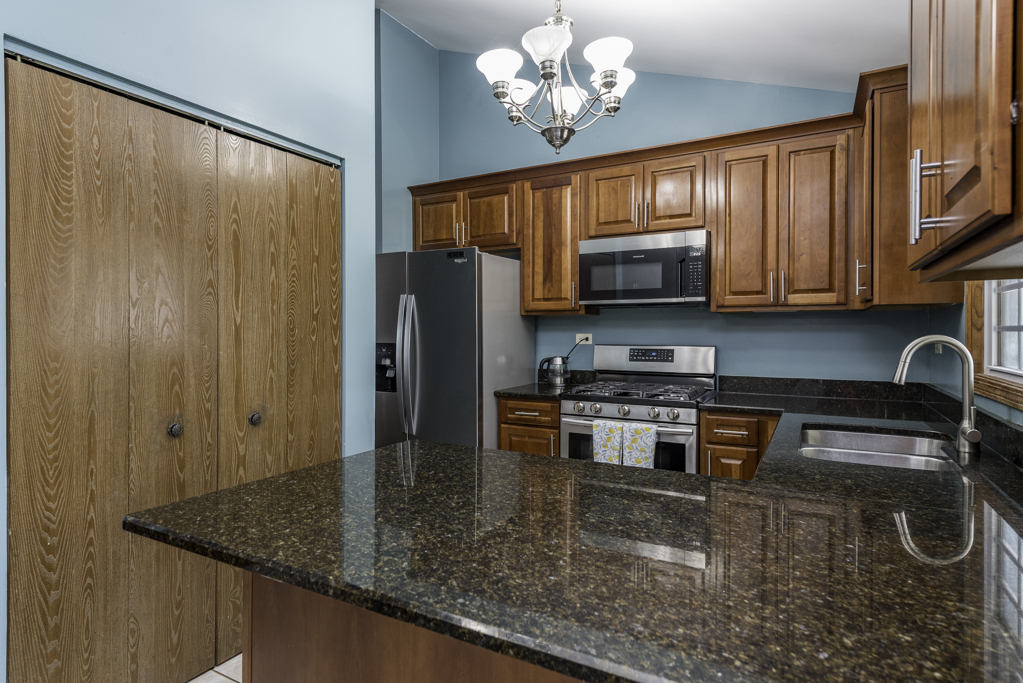 3332 N Lewis Avenue, Waukegan, IL 60087