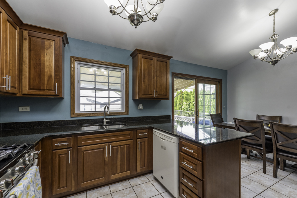 3332 N Lewis Avenue, Waukegan, IL 60087