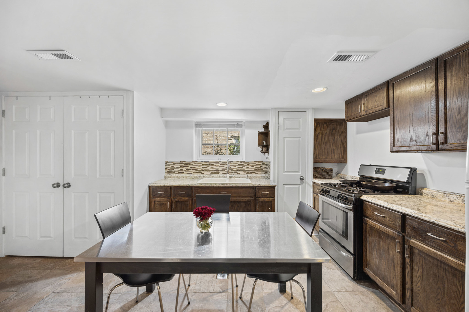 4906 W Argyle Street, Chicago, IL 60630