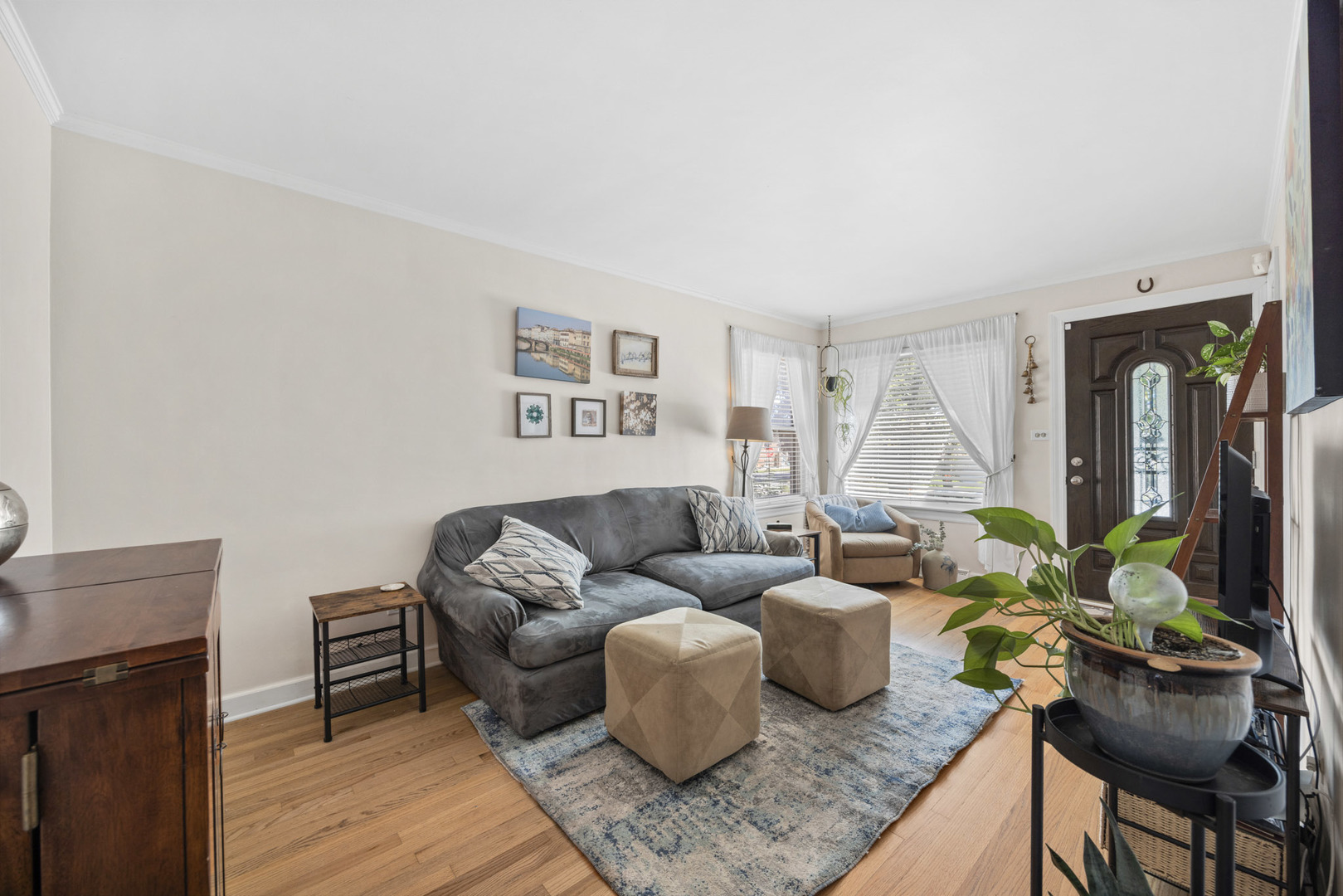4906 W Argyle Street, Chicago, IL 60630