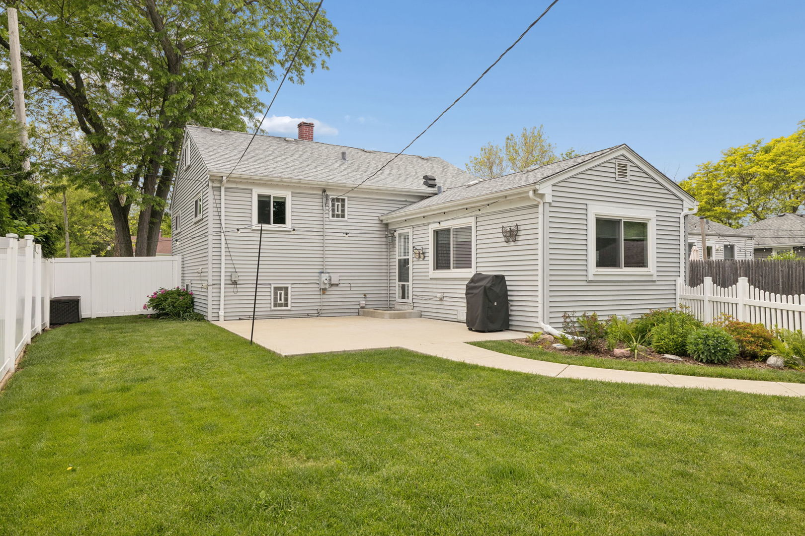 573 S Chase Avenue, Lombard, IL 60148